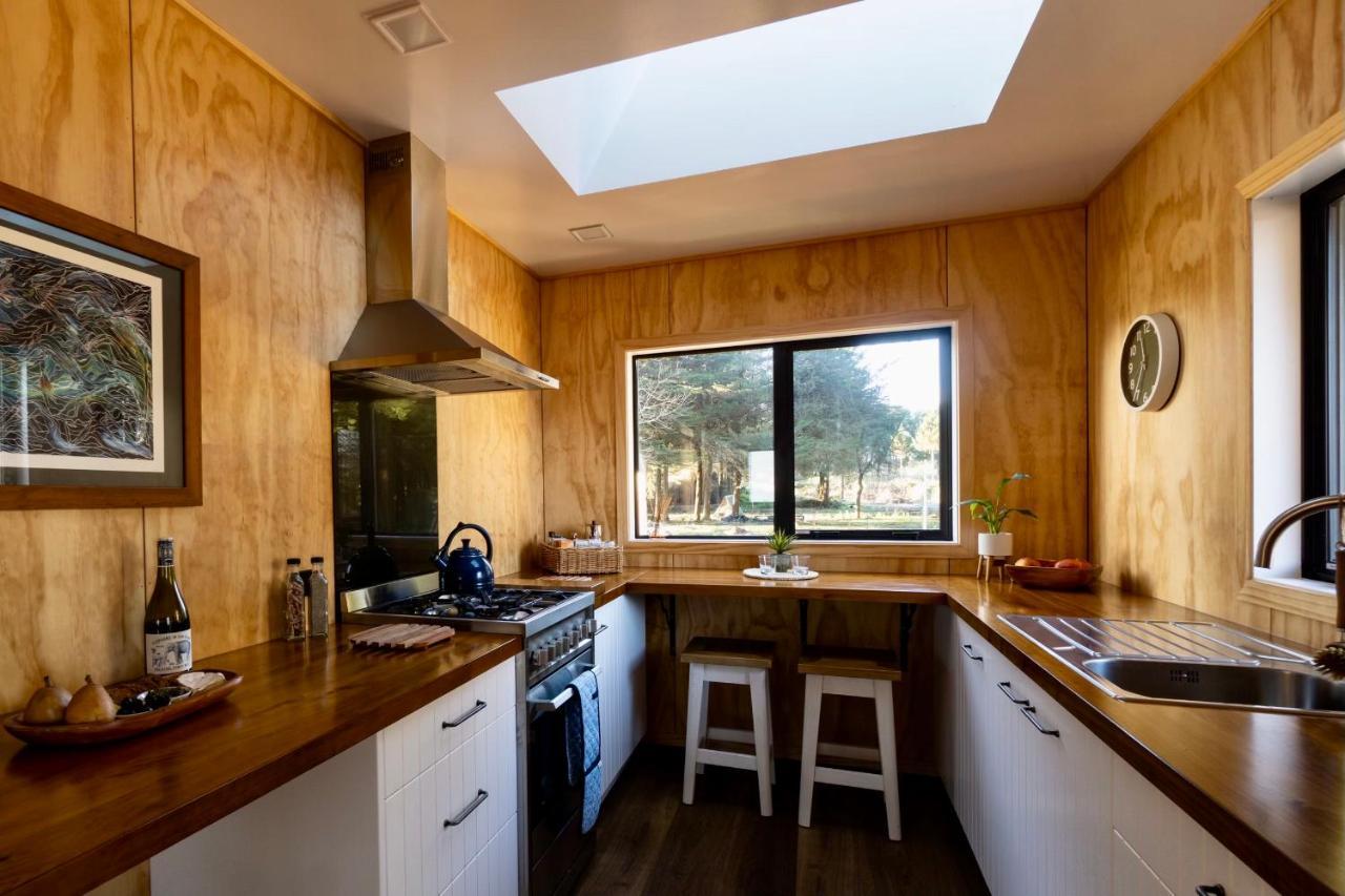Fiery Peak Eco-retreat With Wood-fired Hot Tub Country house