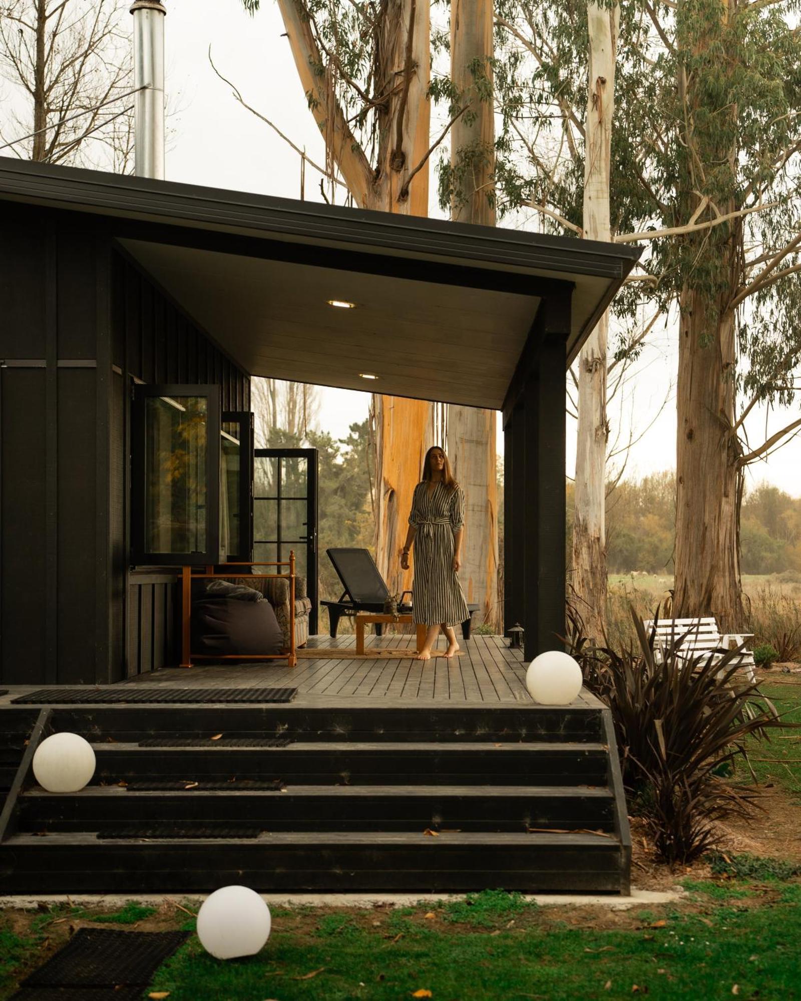 Fiery Peak Eco-retreat With Wood-fired Hot Tub Country house